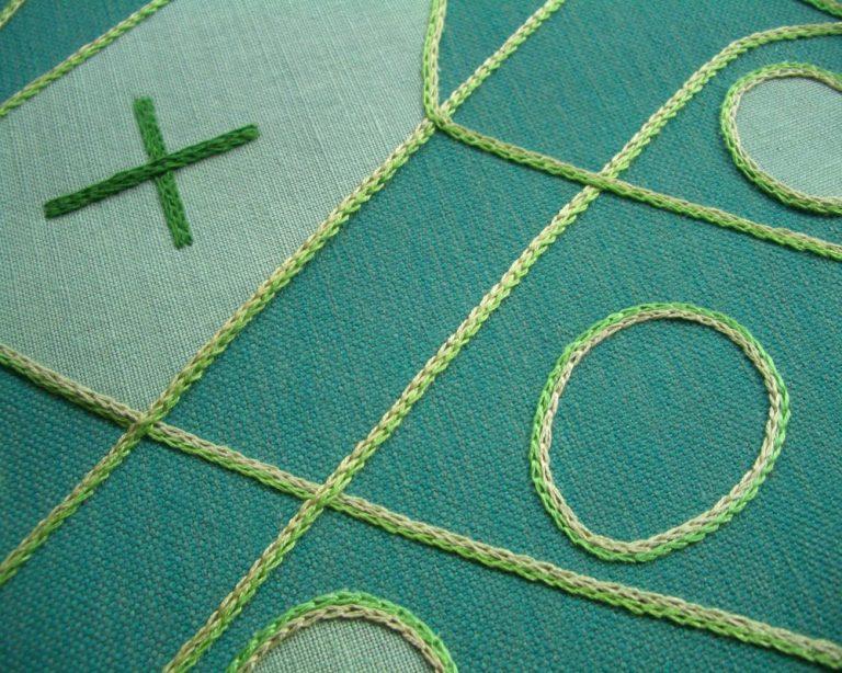 Technik: Handstickerei/Applikation Material: Mischgewebe, verschieden Garne Entwurf/Ausführung/Fotos: Gudrun Willenbockel, 2022